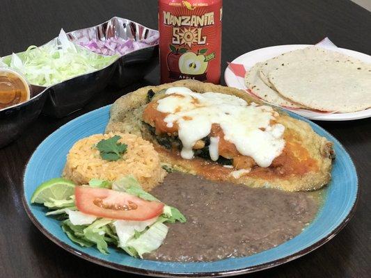 Lunes -- Chile Relleno Picadillo o Queso $7.00