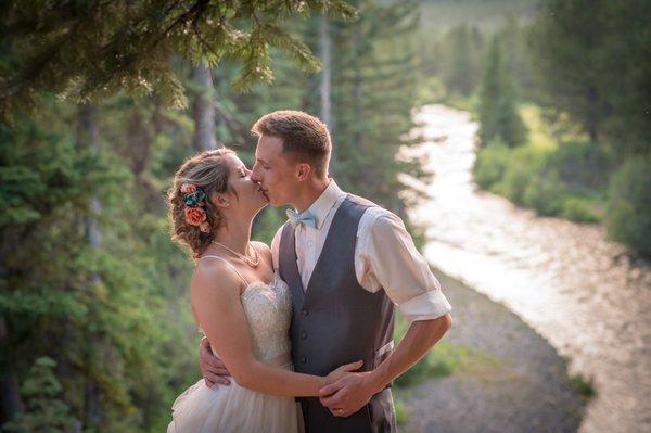 "The Kiss" Wedding in Bend Oregon