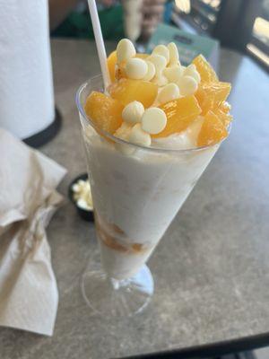 Parfait-white chocolate mousse frozen yogurt with peaches and white chocolate chips