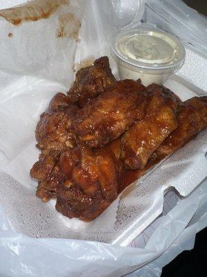 This was my first time coming and the wings were seasoned and fried perfectly. I'll definitely be coming back soon.