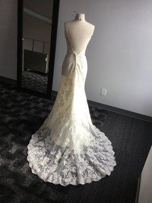 Specialist in wedding dresses