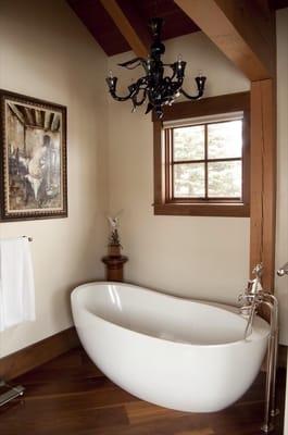 This pairing of Italian black glass against a sculptural white tub is phenomenal.