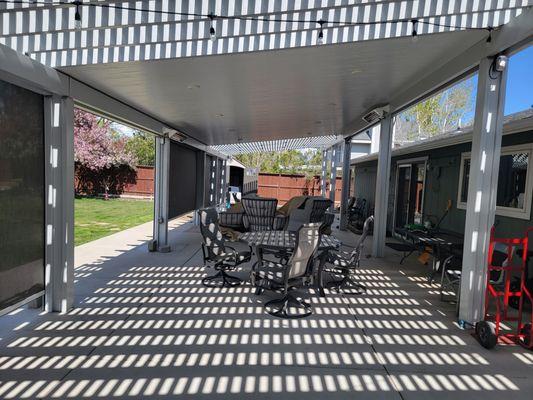 Aluminum Patio Cover
Solid & Lattice Top with Retractable Solar Screens (Power Screens) on the South edge