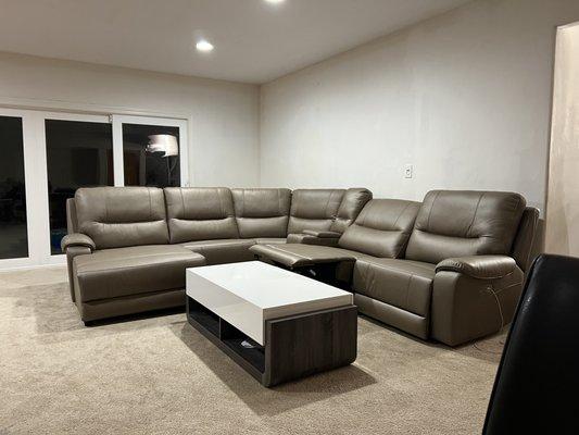 Beautiful sectional/recliner set. I love it!