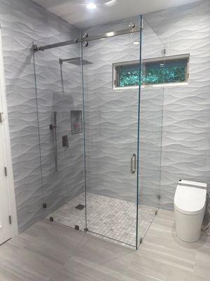 Sliding shower door