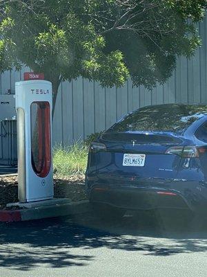 Egocentric jerk parking under the shade without charging.