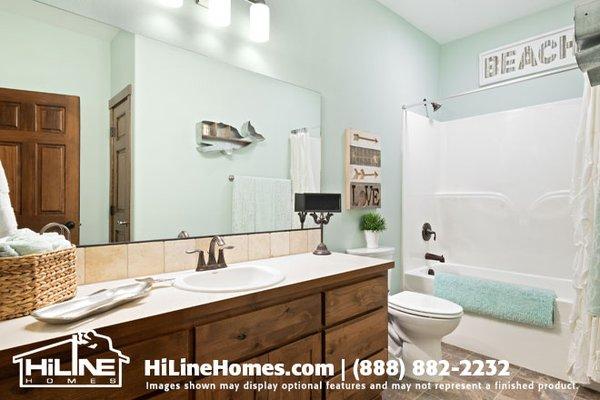 HiLine Homes of Roseburg Model Home Plan 2232 Guest Bathroom.