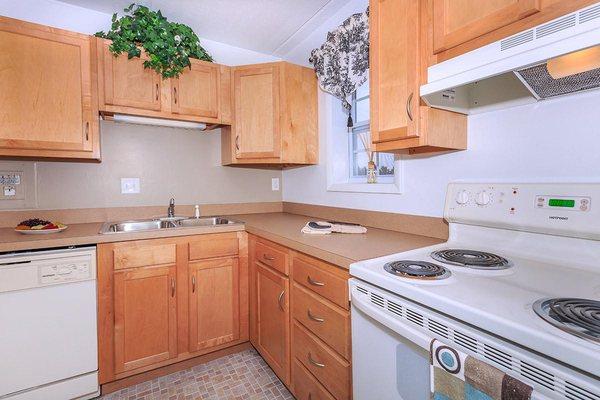 Fully-equipped kitchen with dishwasher.