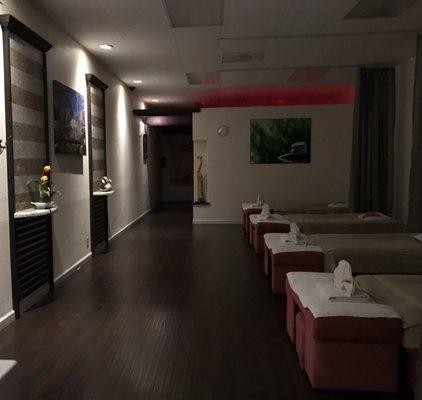 Very clean and spacious compared to other foot massage locations.