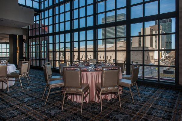 Panoramic floor-to-ceiling windows overlook the Cleveland citiscape