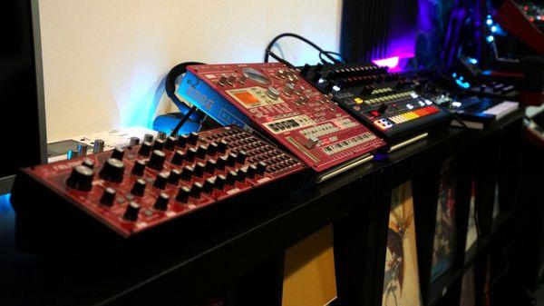 SYNTHESIZER AND DRUM MACHINES