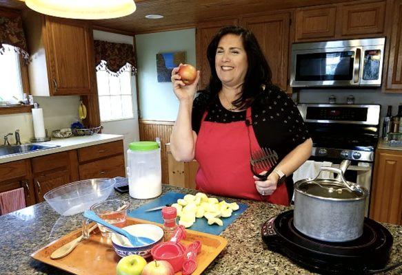 Ms. Annette teaches a Cooking Matters For Kids class about applesauce!