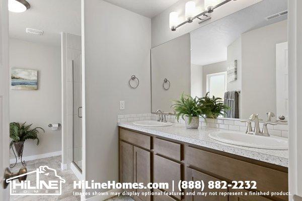 HiLine Homes of Kennewick Model Home Plan 2232 Primary Bath.