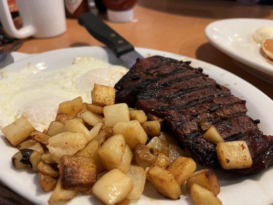 Breakfast Sirloin Steak & Eggs*