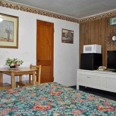 Western Motel Lovell Room