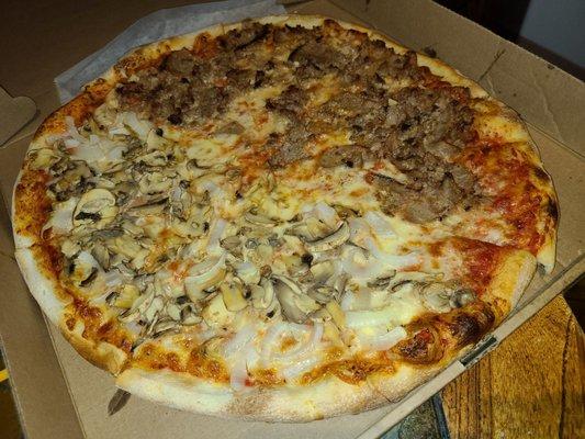 Half Galic and Sausage, Half mushrooms and onions. HMMM HMM GOOD