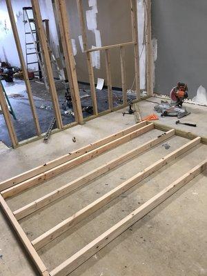 Framing a partition wall