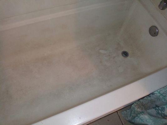 before picture of cleaning a bathtub for a residential client