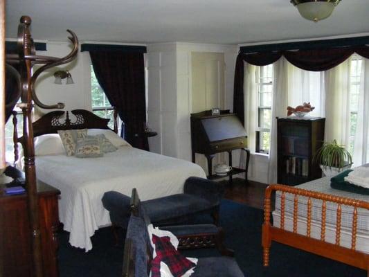 Our Manor Room, Queen bed and Private bath, showing optional twin bed