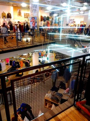 Urban Outfitters, KoP -- interior