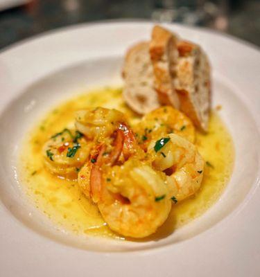 Shrimp in saffron sauce