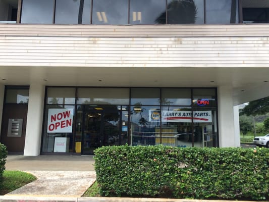 As of Nov. 16, Larry's Auto Parts in Hawaii Kai reopened! Located in the old Copy Shop unit next to the CPB.