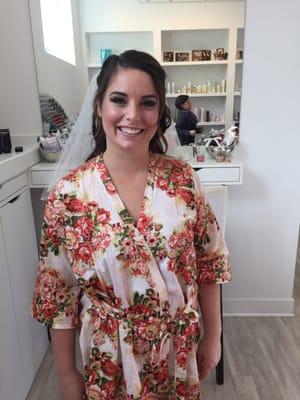 The beautiful bride with her hair, makeup and lashes done!