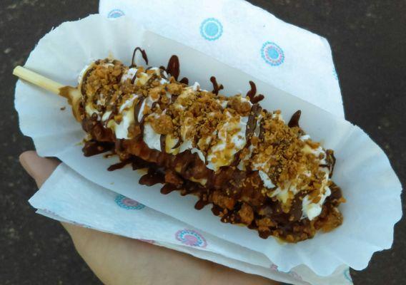 Butterfinger Fudge Puppy with caramel drizzle. Only $3 and it's amazinggg.