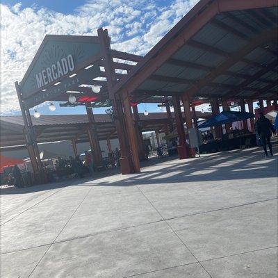 Early arrivals at the new Mercado Peanuts Park!