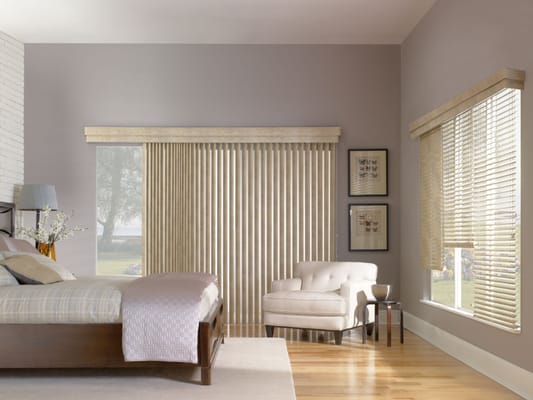 A mix of vertical and horizontal faux wood blinds feature a cordless wand and valance for full coverage.