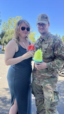 serve to Army couple with shaved ice