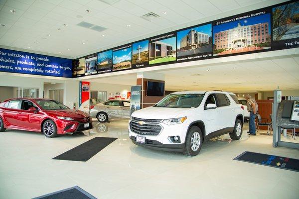 Dan Hecht Chevrolet Toyota Showroom