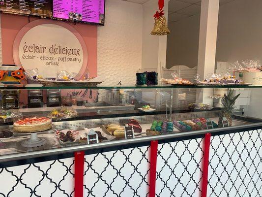 Dessert counter