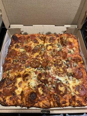 Pepperoni & Mushroom Pizza