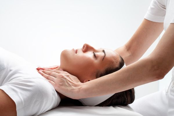 Gentle touch, light massage and pressure points create deep relaxation.