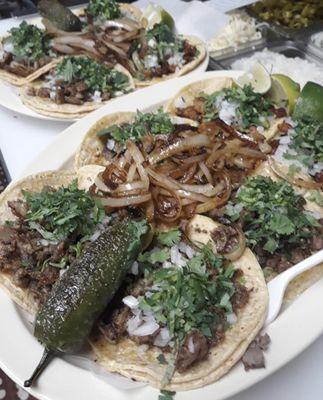 Tacos wih cilantro, raw onion and grill onions