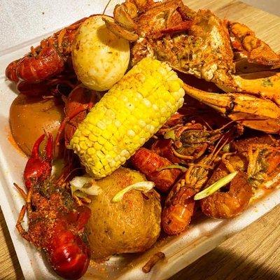 Crawfish Boil Plate with Blue Crab