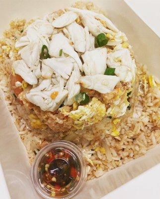 Crab fried rice.  Serve with fish sauce fresh thai Chilli