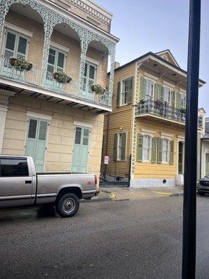 Residential neighborhood in New Orleans French Quarter that ordered a restaurant take out order to be picked up and delivered here.