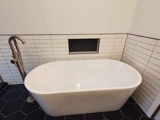 Free standing tub