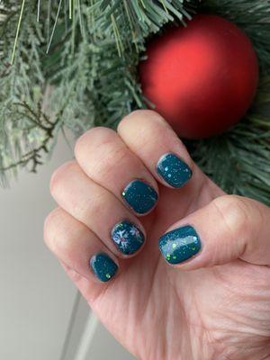 Fun snowflake art- gel manicure