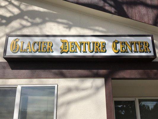 Welcome to Glacier Denture Centuer