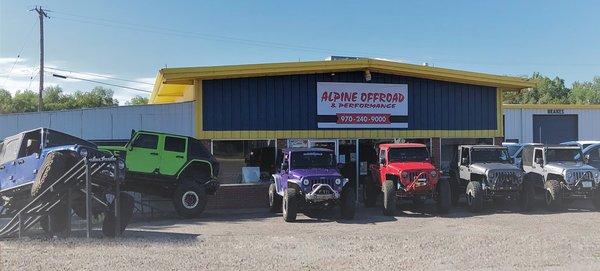 The team at Alpine Offroad & Performance can handle everything from oil changes to Jeep customization. Call us today.