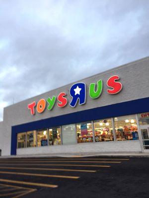 Toys R Us of North Attleborough -- 1190 South Washington Street / Route 1, North Attleborough          Storefront