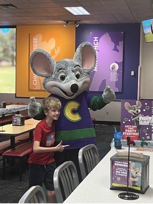 The place is really neat and it is really good pizza and the nicest Chuck E. Cheese I have seen everyone should go and check it out 5 stars