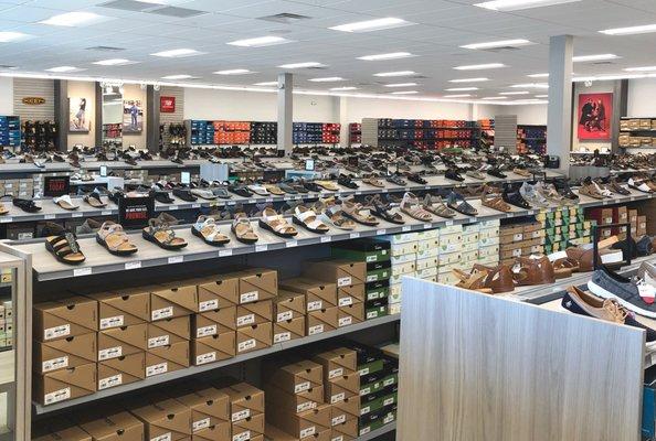 Peltz Shoes In-store Photo West Bradenton