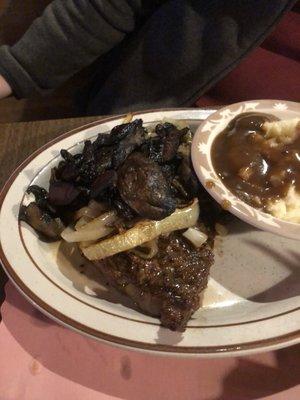 My girlfriends steak. Medium cooked to perfection.