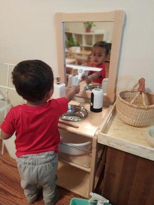 Practical Life - Mirror Washing