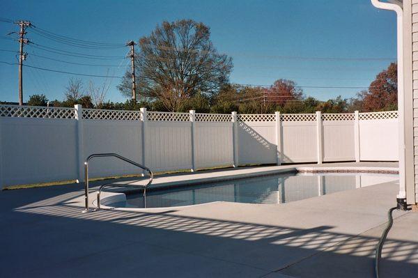 Vinyl White Privacy with Lattice Accent