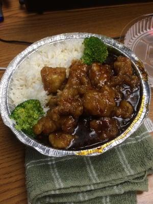 General Tso lunch special. Also came with 2 crab Rangoon. All for about $5!